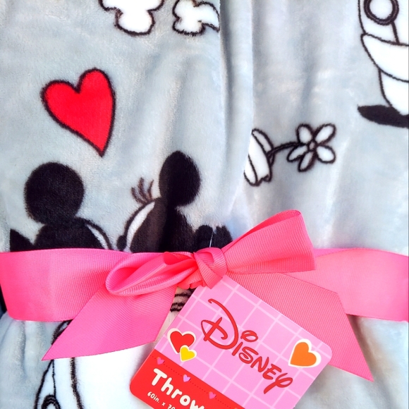 NWT Mickey and Minnie Plush Blanket - Picture 3 of 4